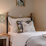 2 Bed In York Oc-91540 Holiday home