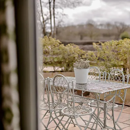 2 Bed In 91540 * Brandsby