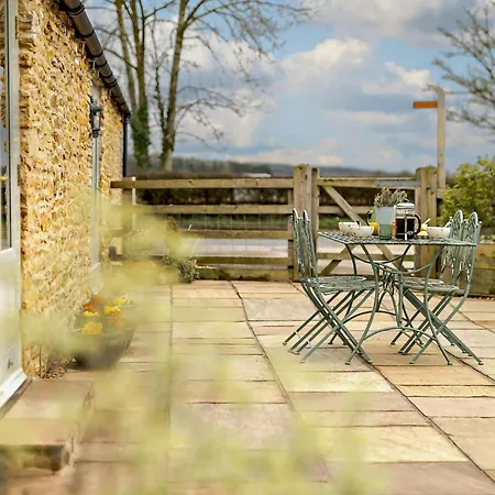 2 Bed In 91540 Feriehus