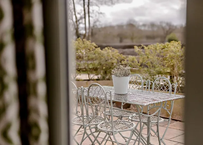 2 Bed In 91540 * Brandsby