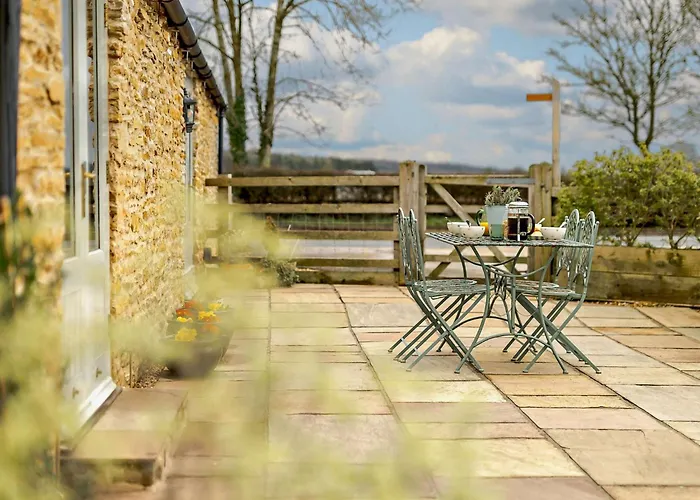 2 Bed In 91540 Vakantiehuis