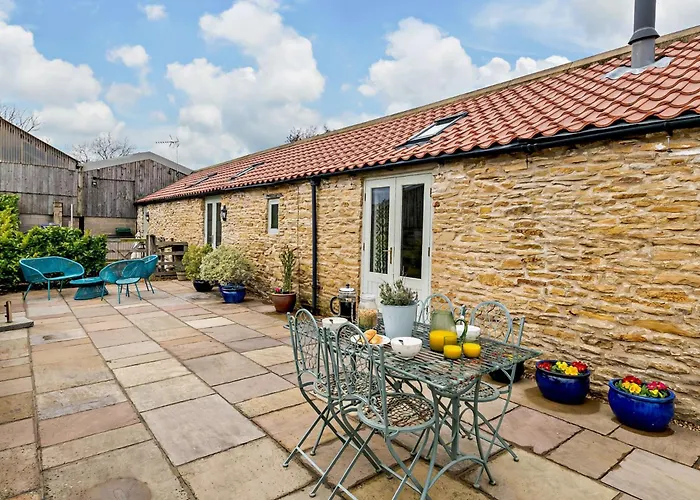 2 Bed In 91540 Vakantiehuis