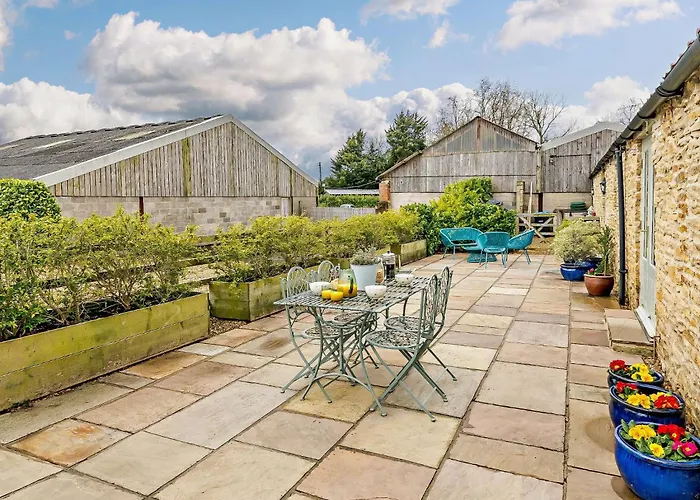 2 Bed In 91540 Vakantiehuis